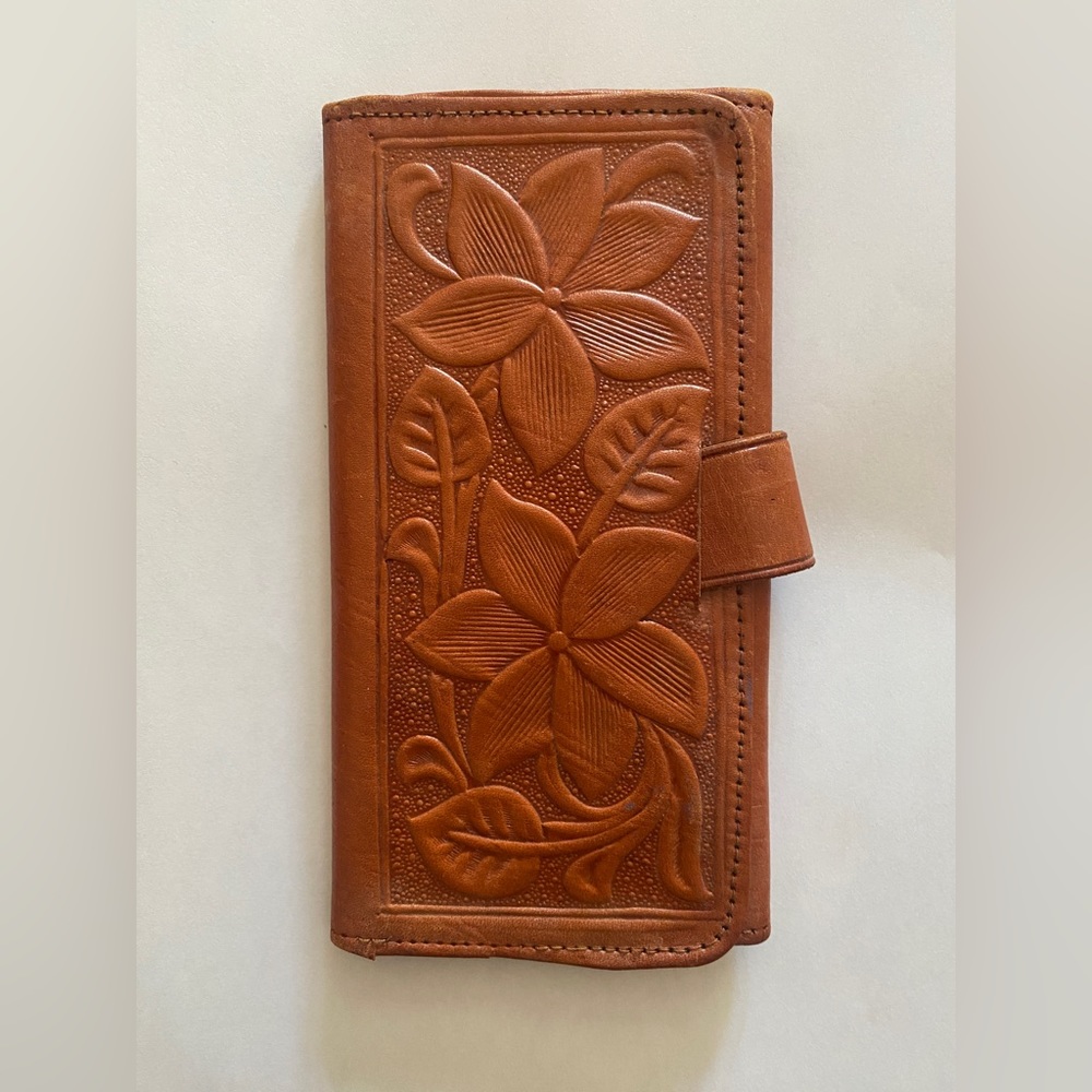 Vintage 40’s tooled leather wallet, good vintage condition.